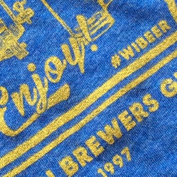 Detail of the yellow ink on the shirt.